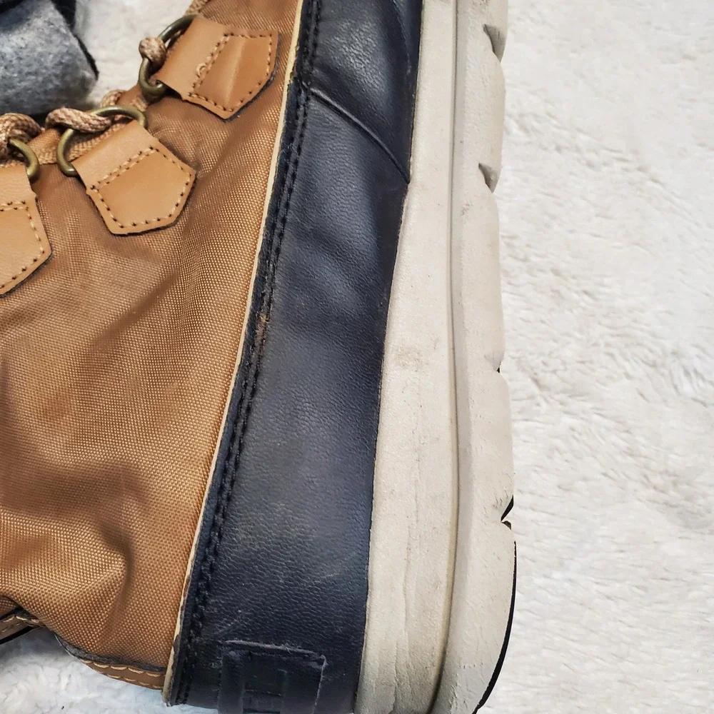 Sorel Explorer Carnival Tan Gray Fuzzy Waterproof Boots‎ Women 7.5 Cozy Winter